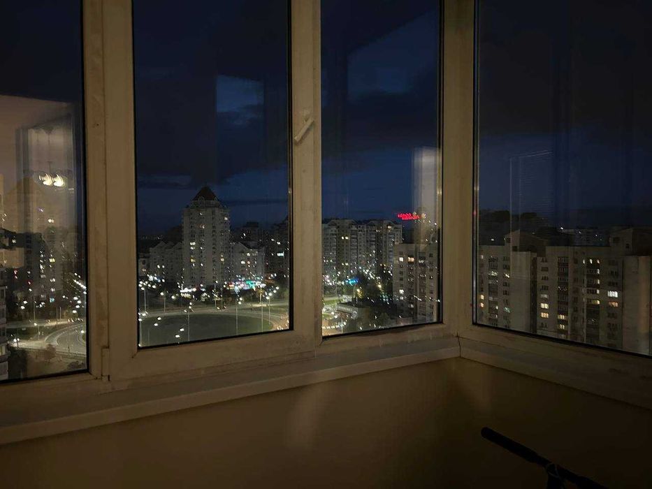 Продам видову трикімнатну квартиру Київ Левка Лук'яненка 29 Оболонь