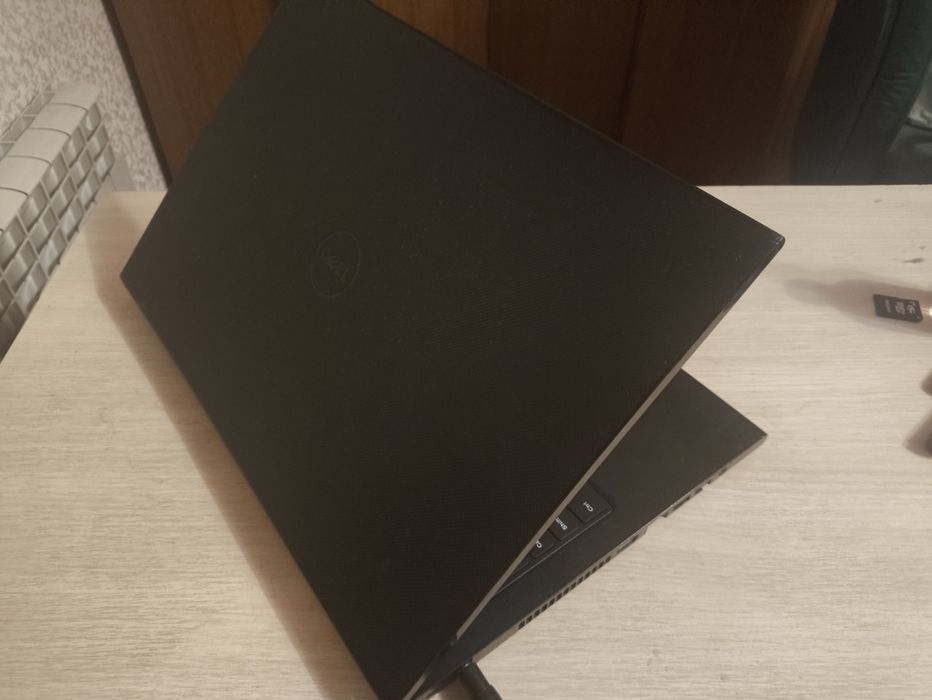 Чотириядерний ноутбук Dell Inspiron 15, AMD A6-6310, 4GB, 128GB SSD