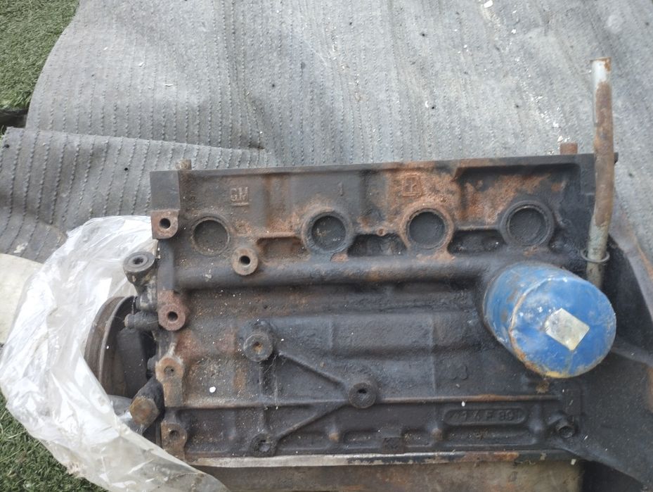 Продам блок на Опель кадет 1.6 бензин