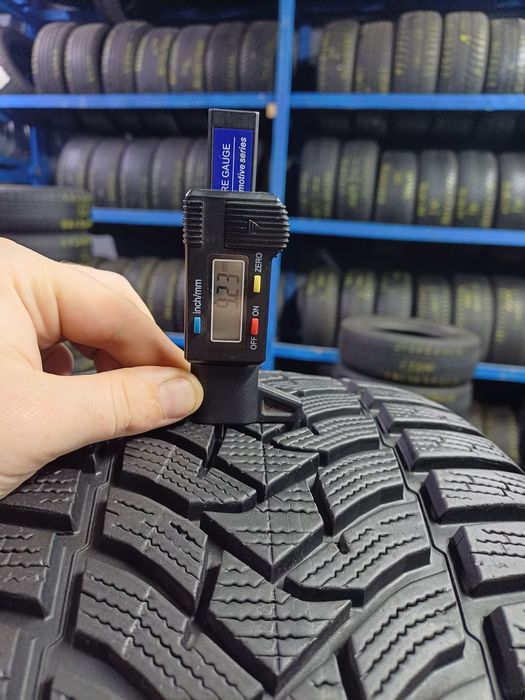 Комплект зимових шин Dunlop 245/45R18 245.45Р18