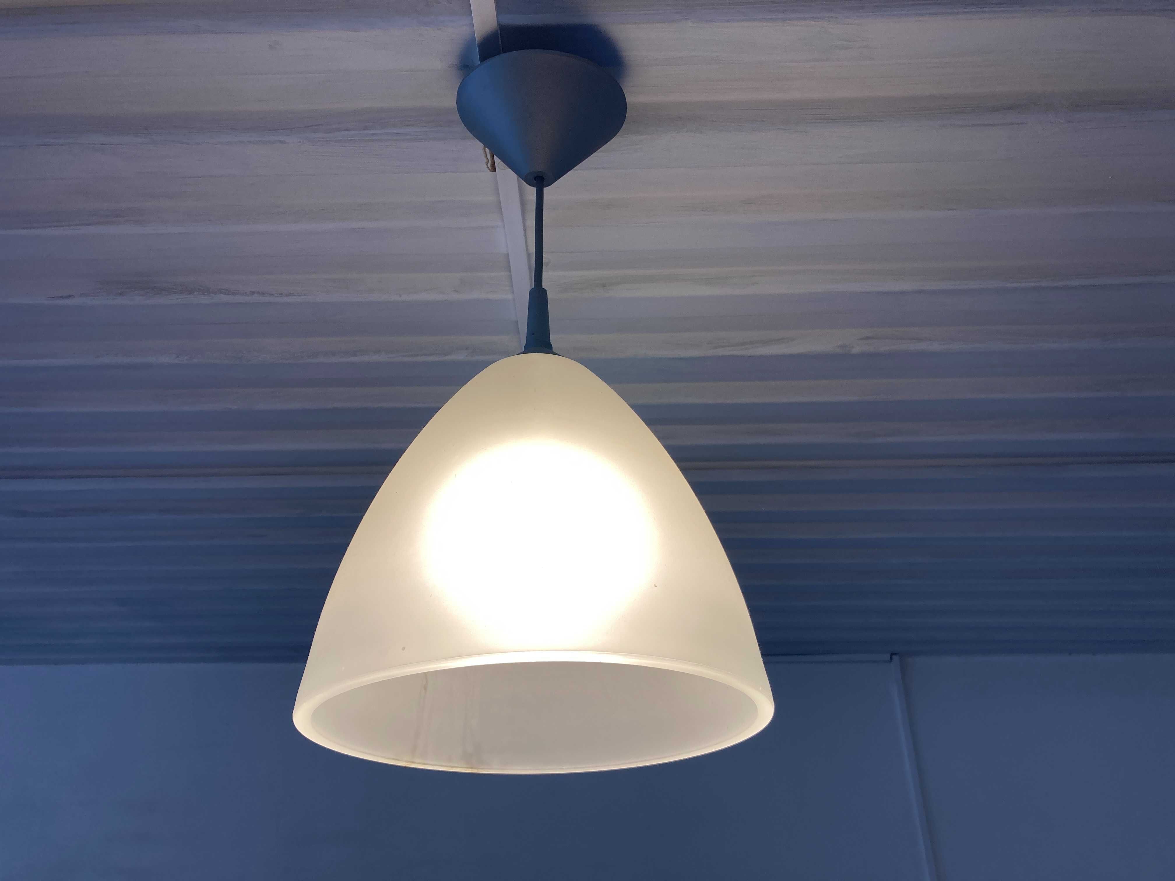 Lampa na jedną żarówkę