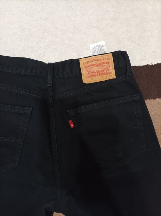 Продам джинси levi