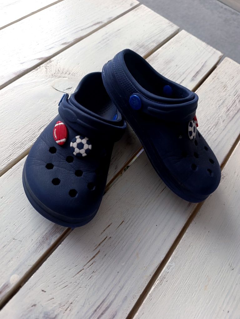 Klapki, sandałki dziecięce, a'la crocs, granatowe, piłki, 27