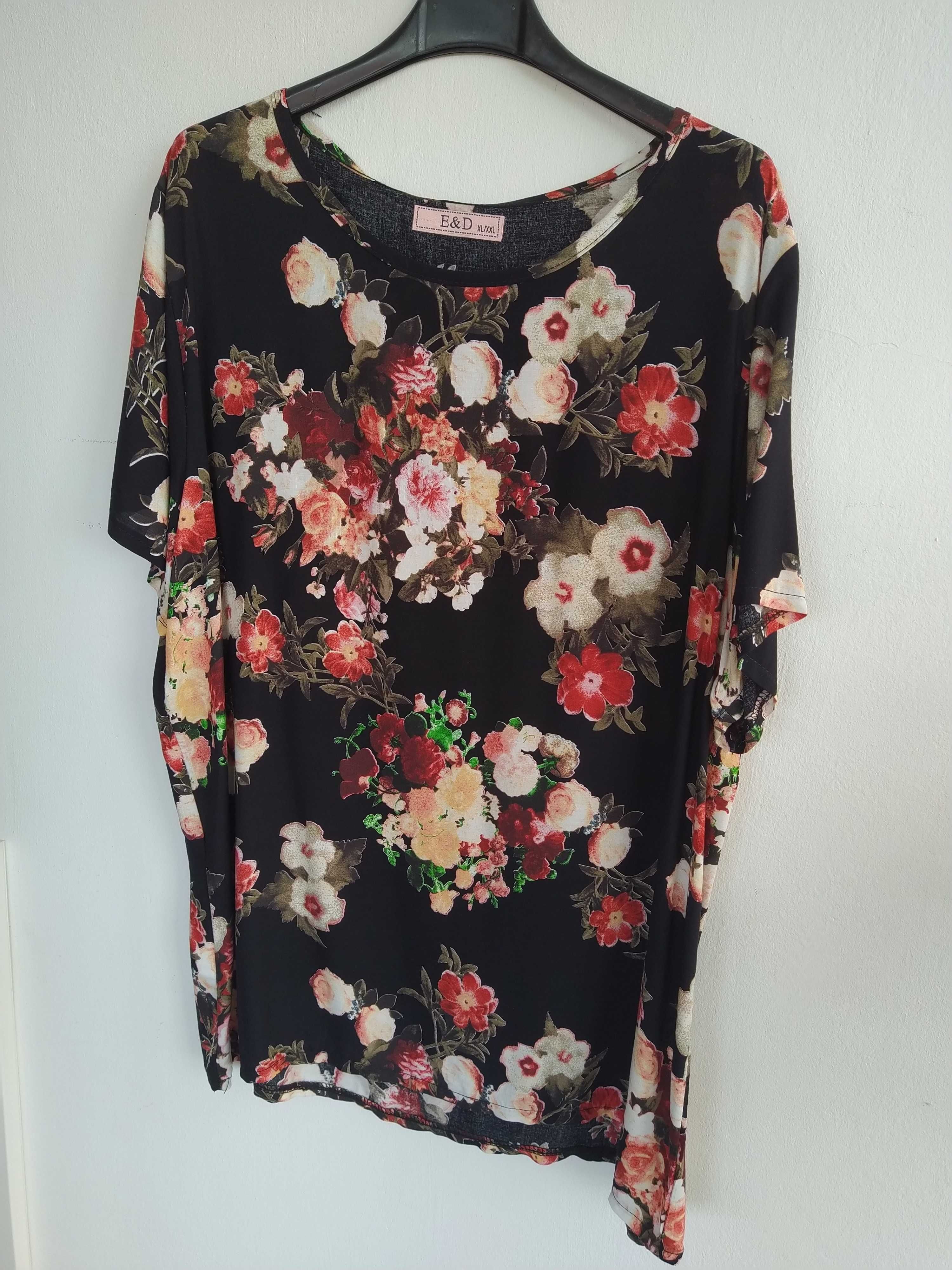 Blusa preta com flores, elegante e atual - Tamanho XL/XXL - Nova!