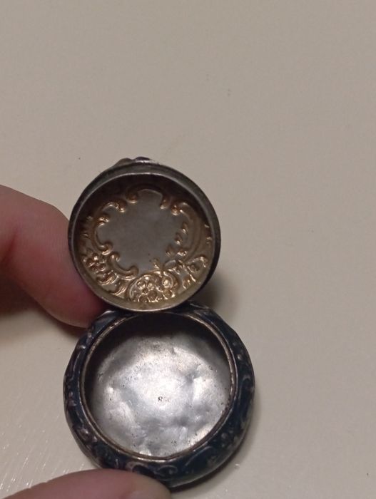 Продам серебряну пудрицю 800 проба