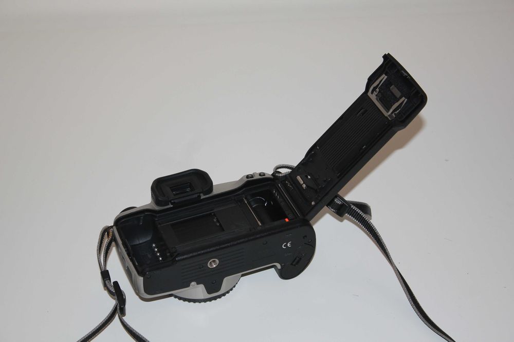 Canon EOS 500n (de rolo) com lente Canon EF 28-80mm f/3.5-5.6 II USM