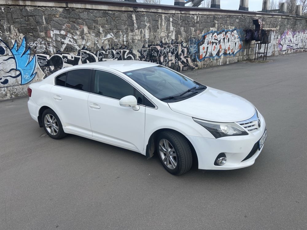 Toyota Avensis 2012