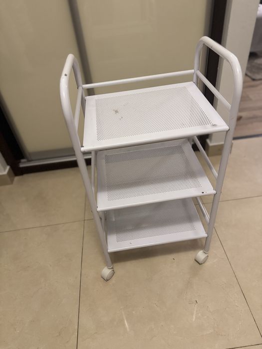 Pomocnik kosmtetyczny fryzjerski