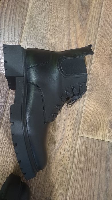 Жіночі черевички 39 розмір — натуральна шкіра, чорні, демісезон