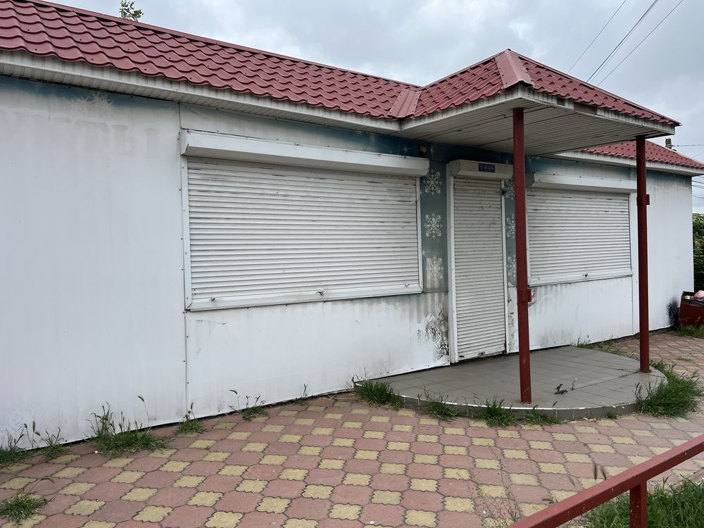 Продаю два дома надежной постройки на центральной улице пгт