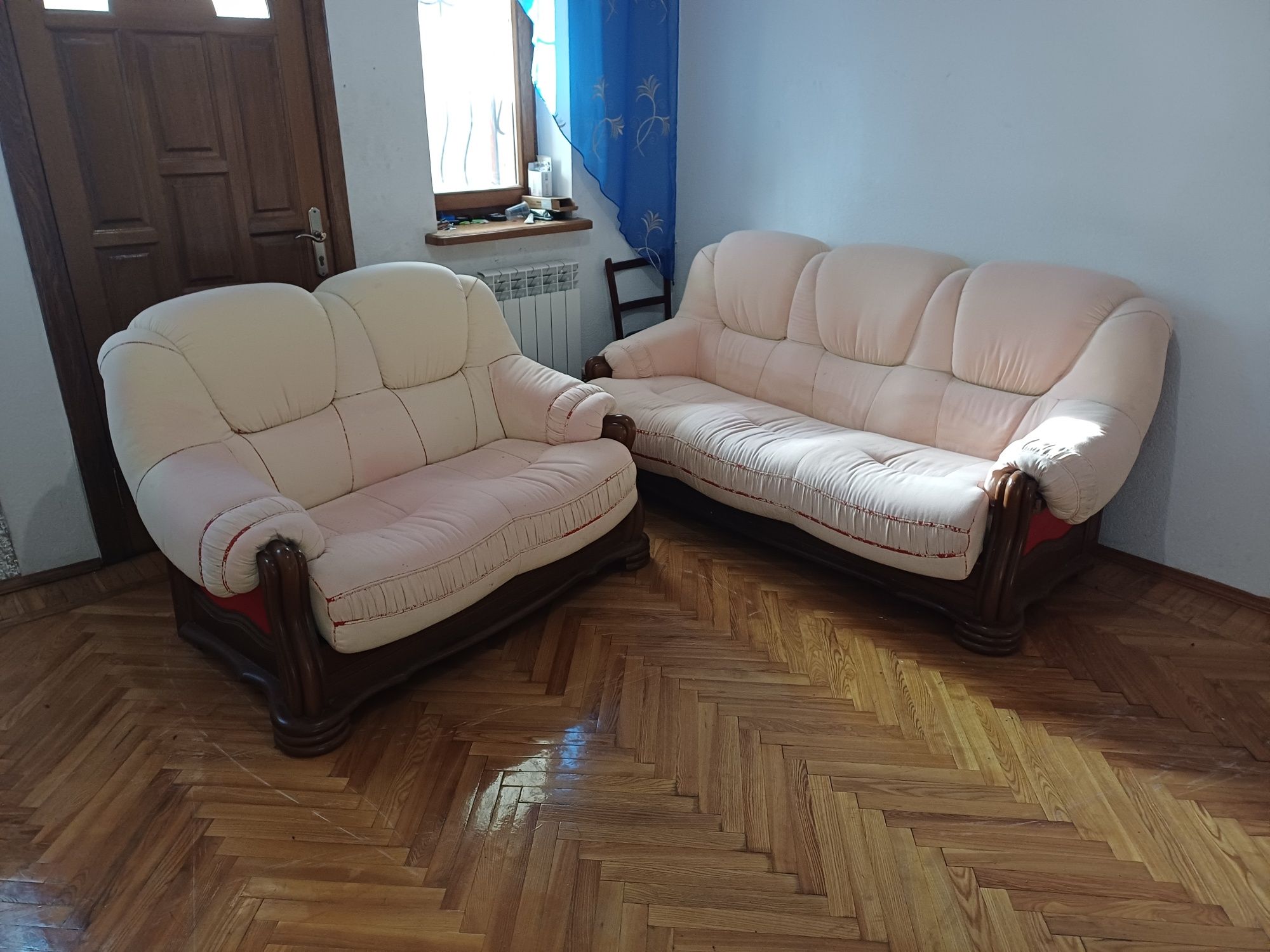 Продам два дивани