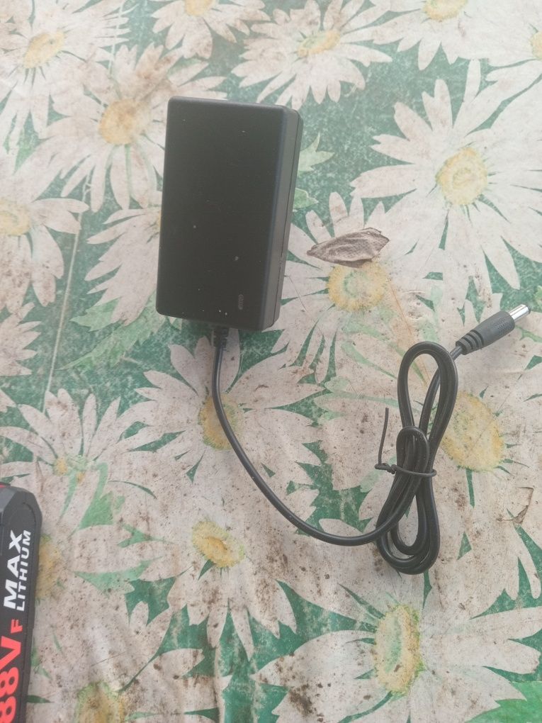 21v  зарядные  устройства