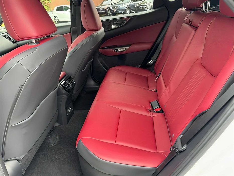 Lexus NX      2022