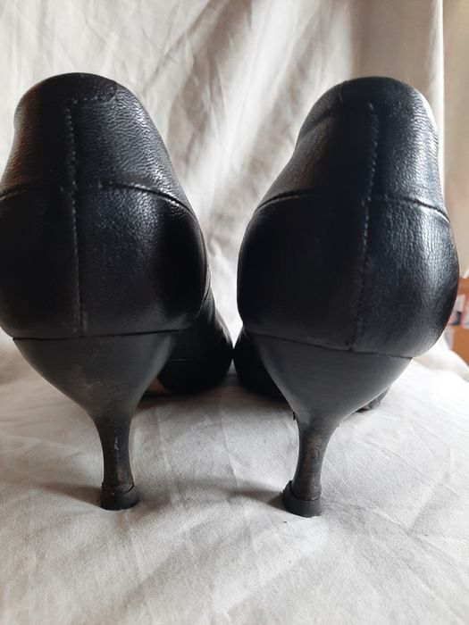 pantofelki damskie, czarne, zapinane na guziki, Clarks