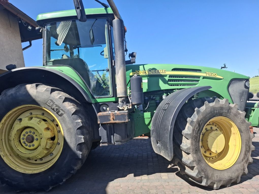 John deere 7820.