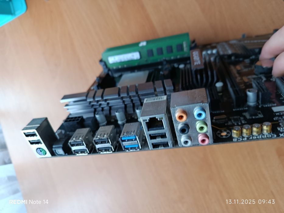 Материнку Gigabyte Ga 970A та ОЗУ 16 gb 4 по 4gb із процесором FX 8150