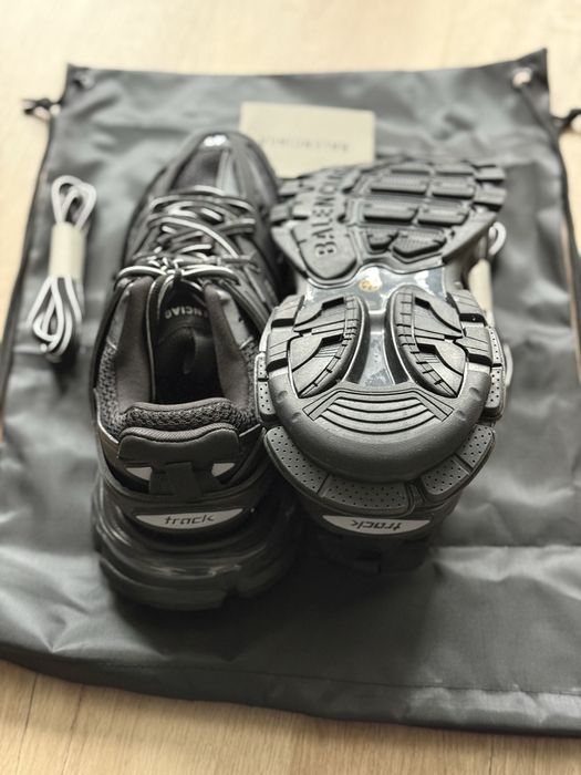 balenciaga track black 42