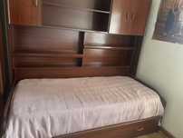 Mobilia de quarto solteiro em mogno