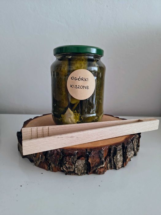 Zestaw przetwory na imprezę: ogórki kiszone i smalczyk