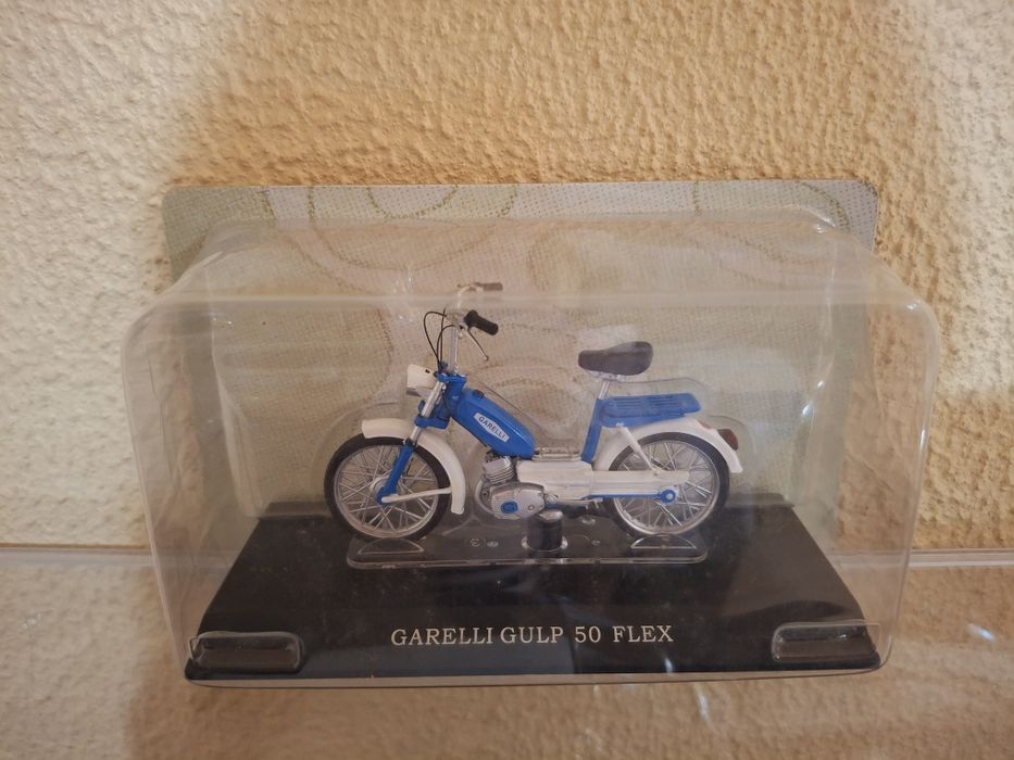 Motas 1/18 para venda