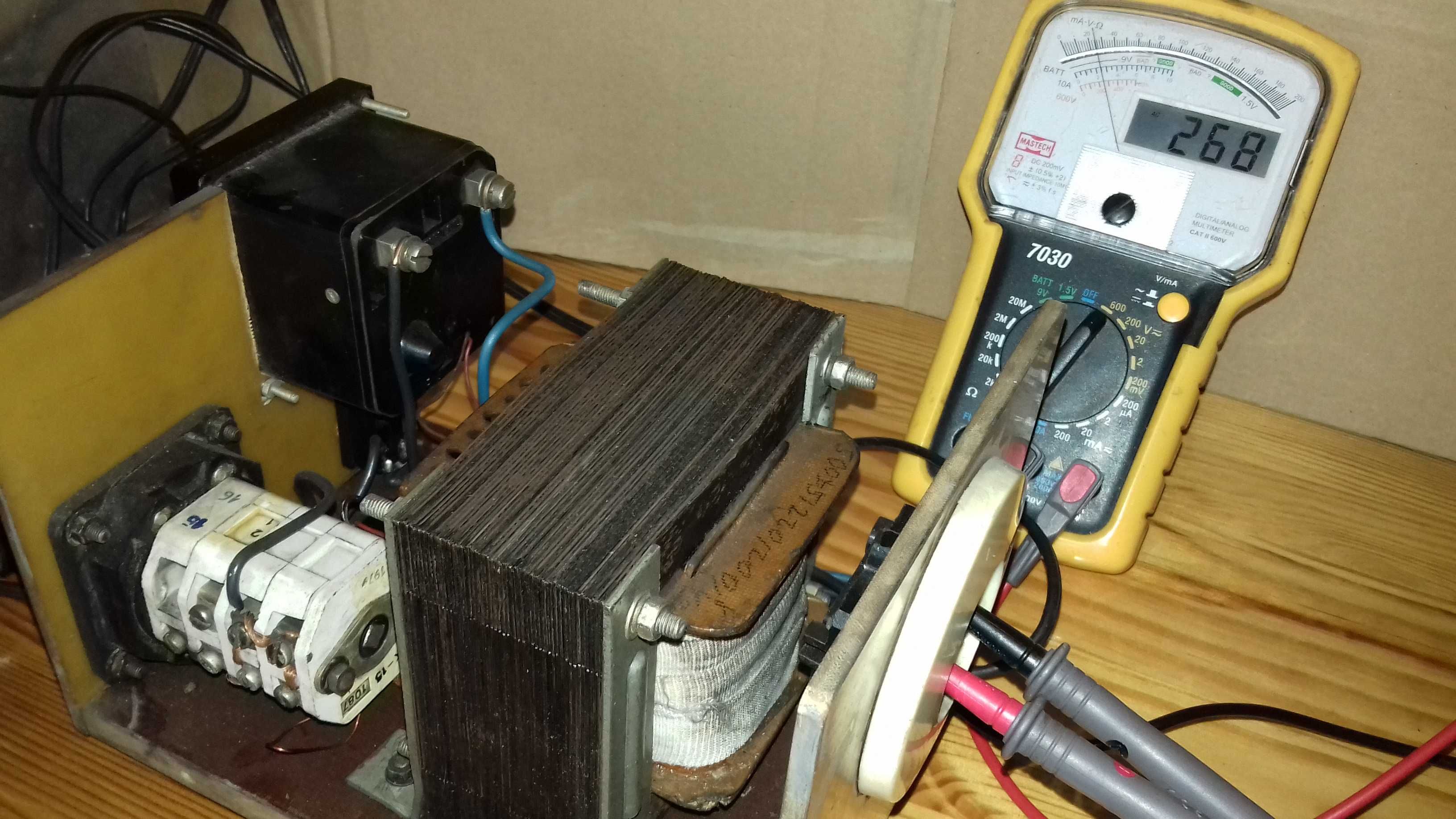 Transformator z regulacją 230V- 300V