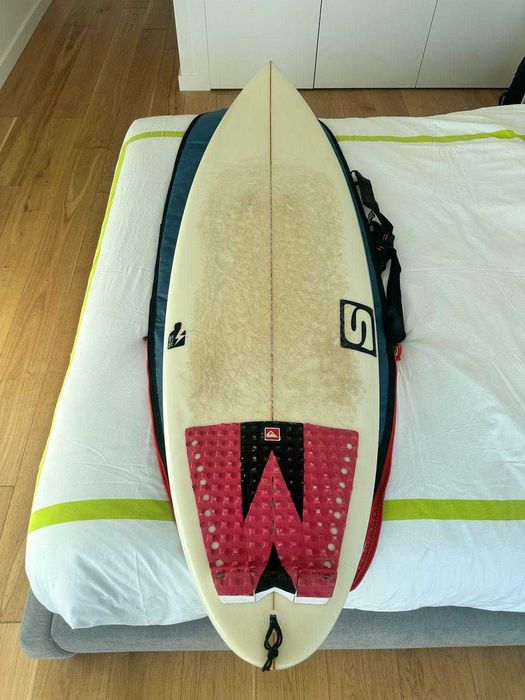 Set Surf: prancha surf, fato, capa e leash