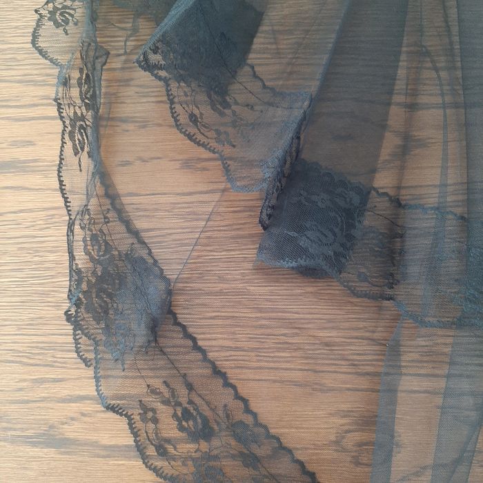 Czarny welon z koronką. Nowy.