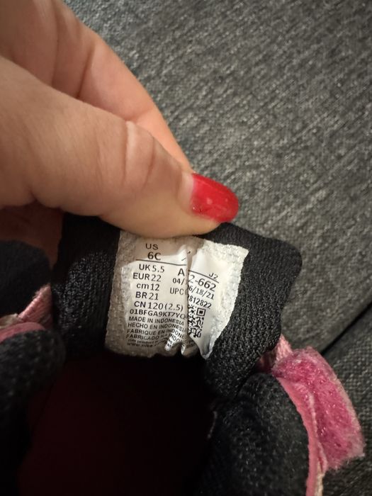 Кросівки nike jordan та білі