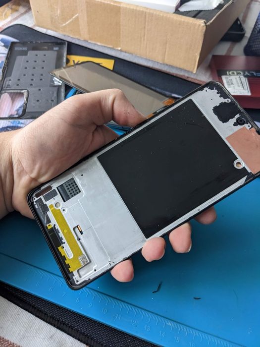 Надаю послуги з ремонту смартфонів
