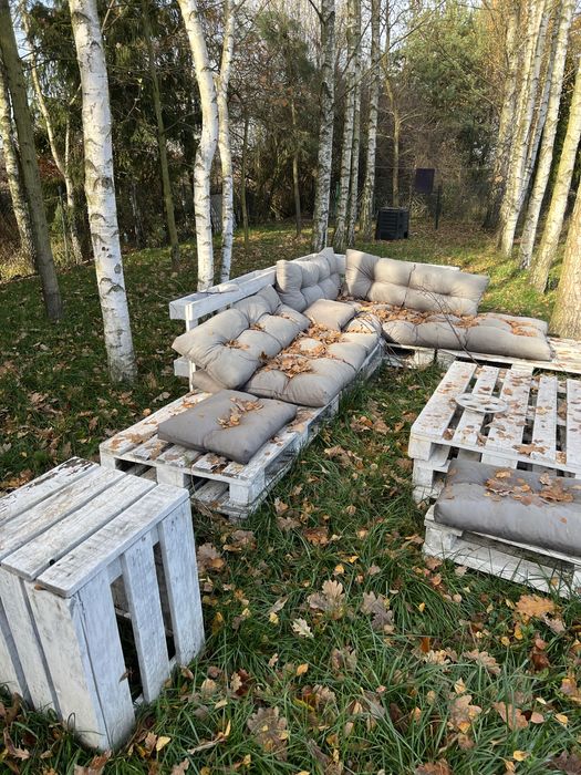 Meble ogrodowe z palet, palety z poduszkami