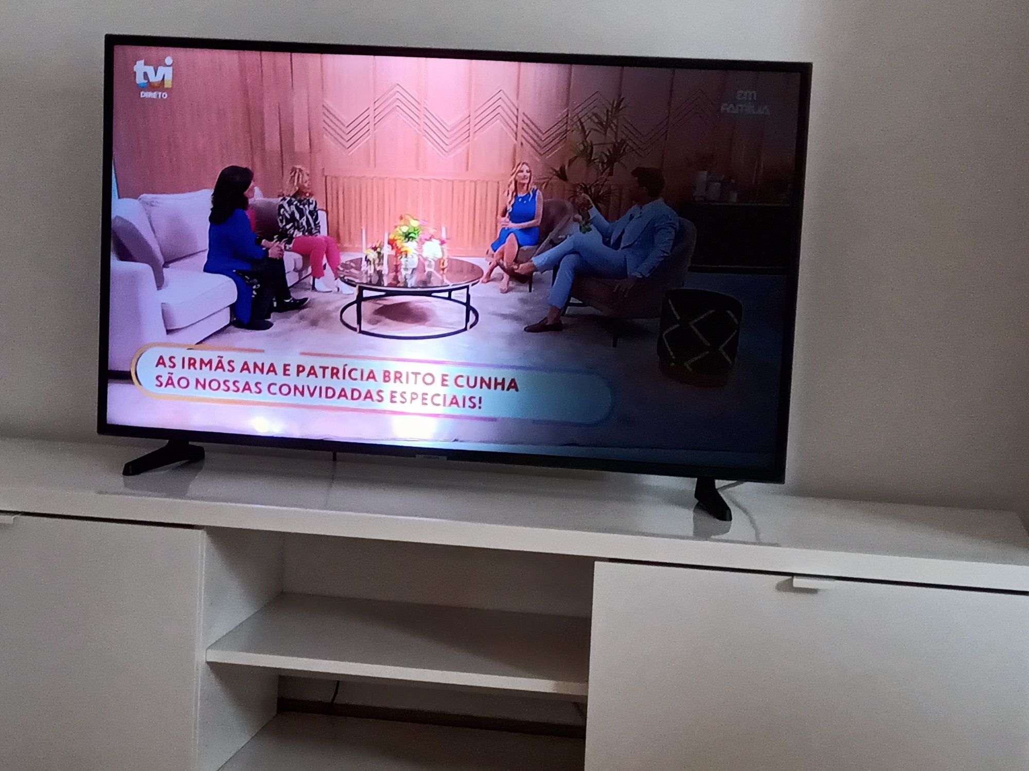 Smart TV Samsung 97x55cm ( ler descrição)