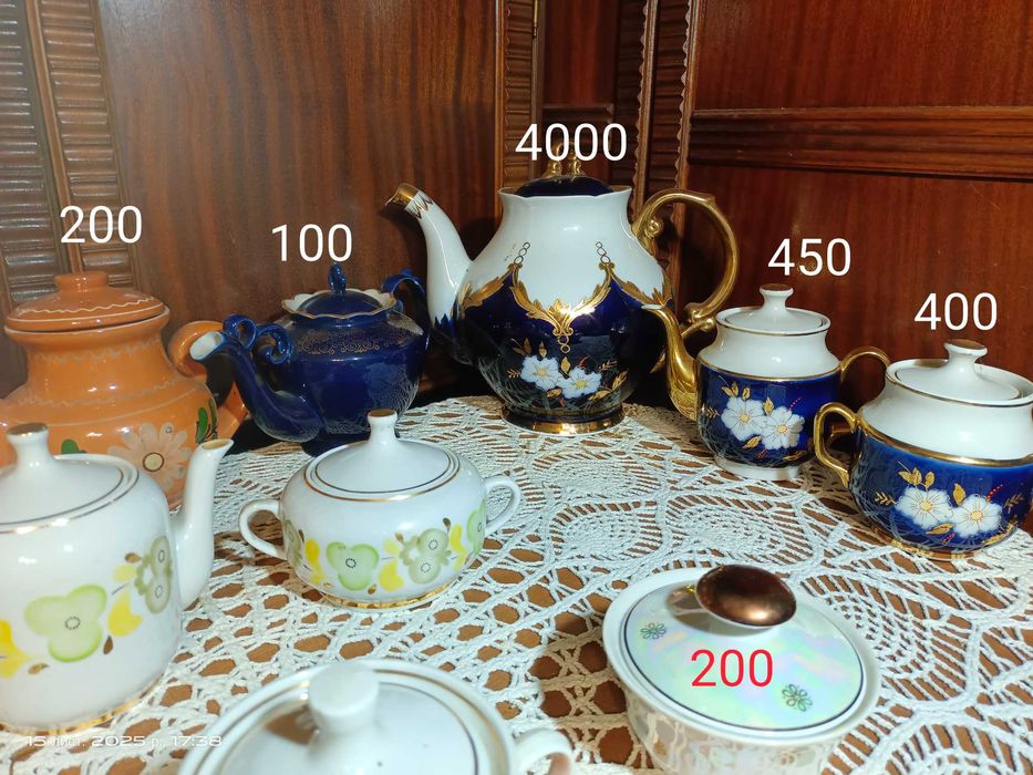 Чайник, сахарница сервиза СССР.