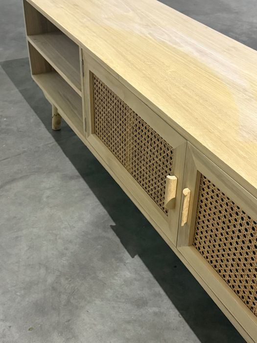 Móvel de TV com 4 meses de uso