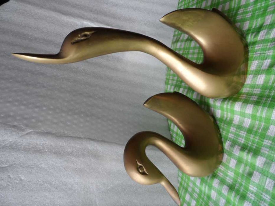 DOIS CISNES ELEGANTES em metal pesado (Antigos)