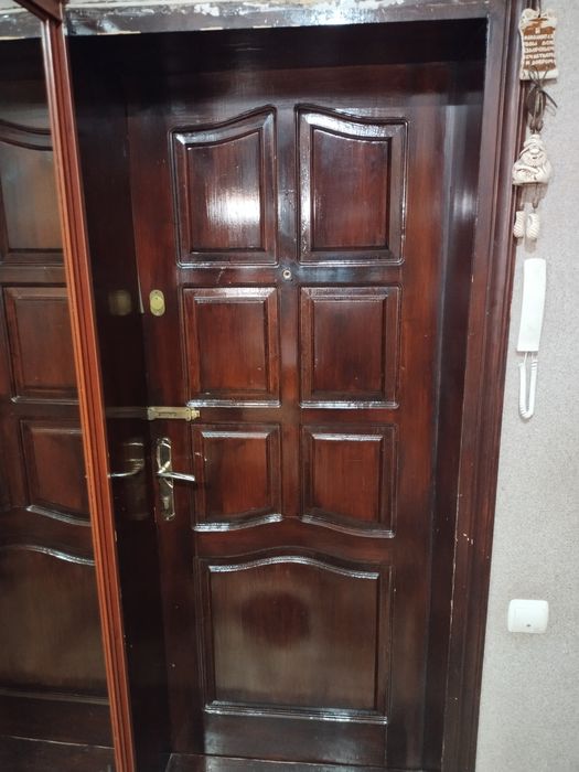 Продам двері вхідні