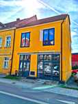 Kamienica w centrum miasta na ul. Śródmiejskiej w Jarocinie