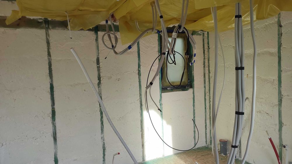 Izolacje natryskowe pianą PUR - ocieplanie domu, poddasza, hal, garaży