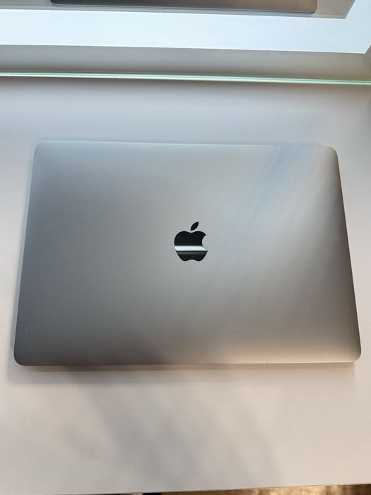 Ноутбук Apple MacBook air 13 8/256sd core i3 1,1