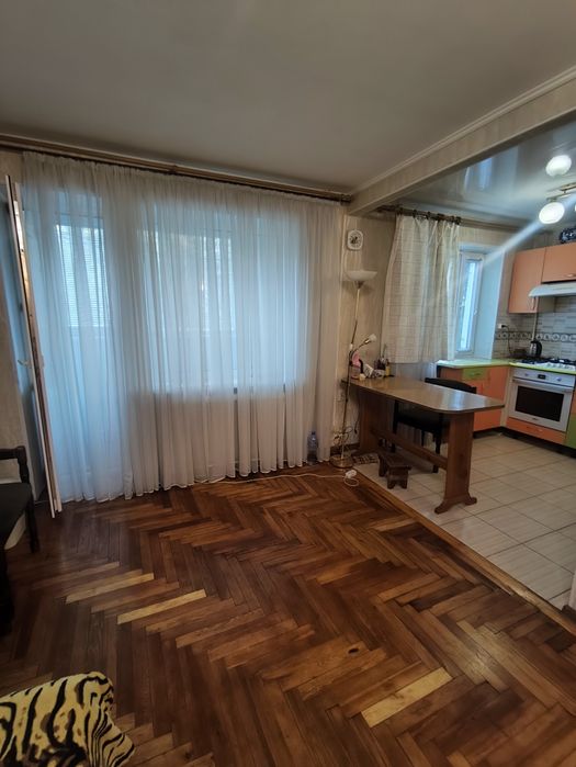 Продам 3х кімнатну квартиру на правому березі, вул. Рельєфна