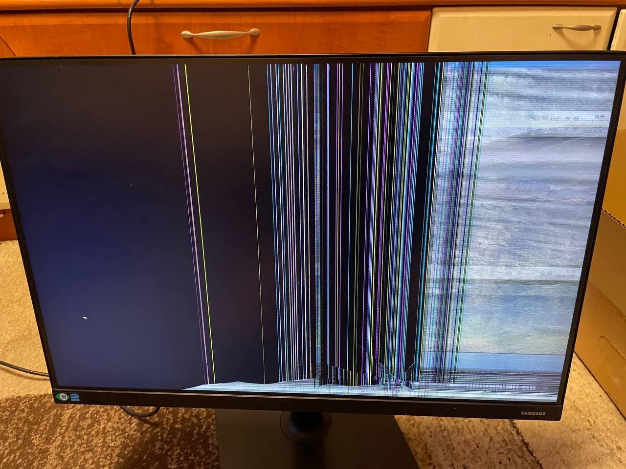 Монитор Samsung F24T450GYI