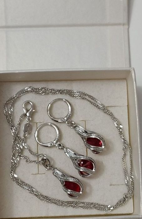 Srebrny Komplet biżuterii czerwone oczko