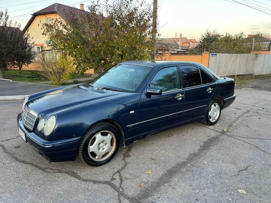 Продам Мерседес 210 год 1996 обьем 2,8 газ бензин на Автомате