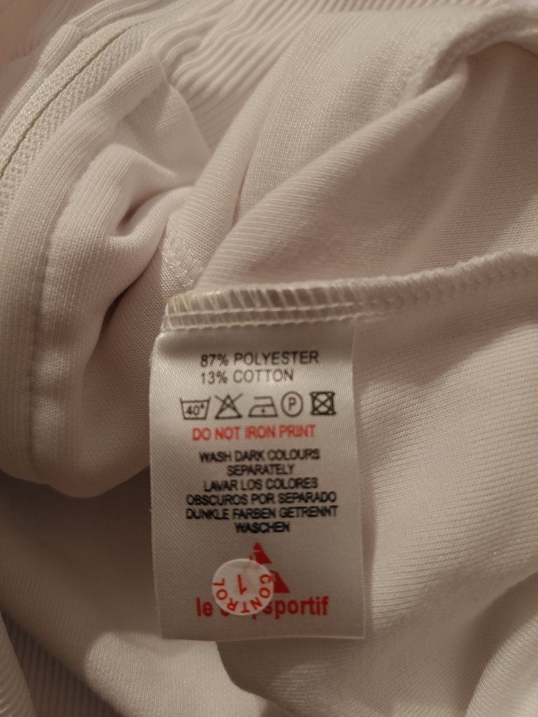 Bluza damska rozpinana z kapturem firmy La coq sportif.