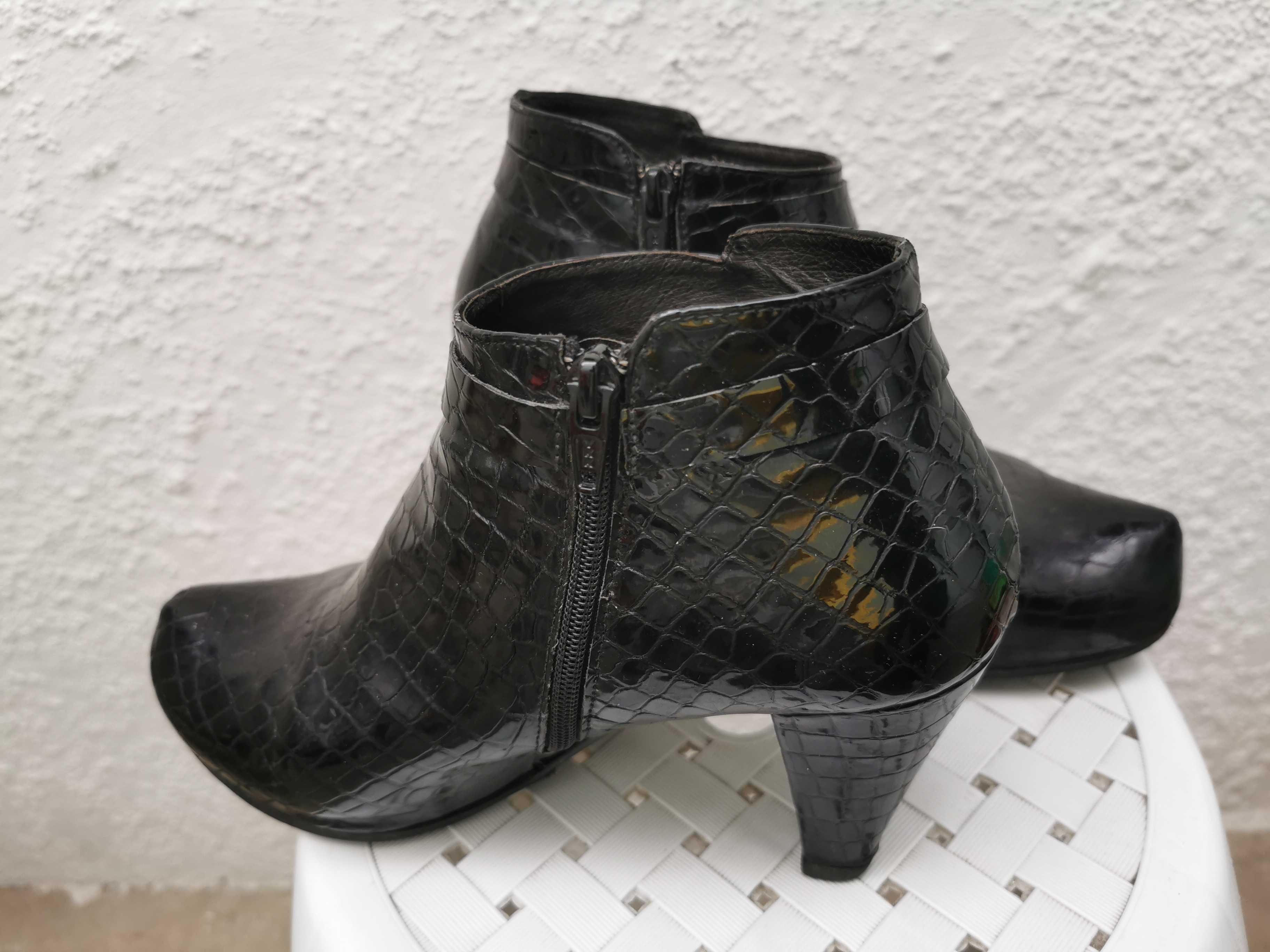 Botins pele preto