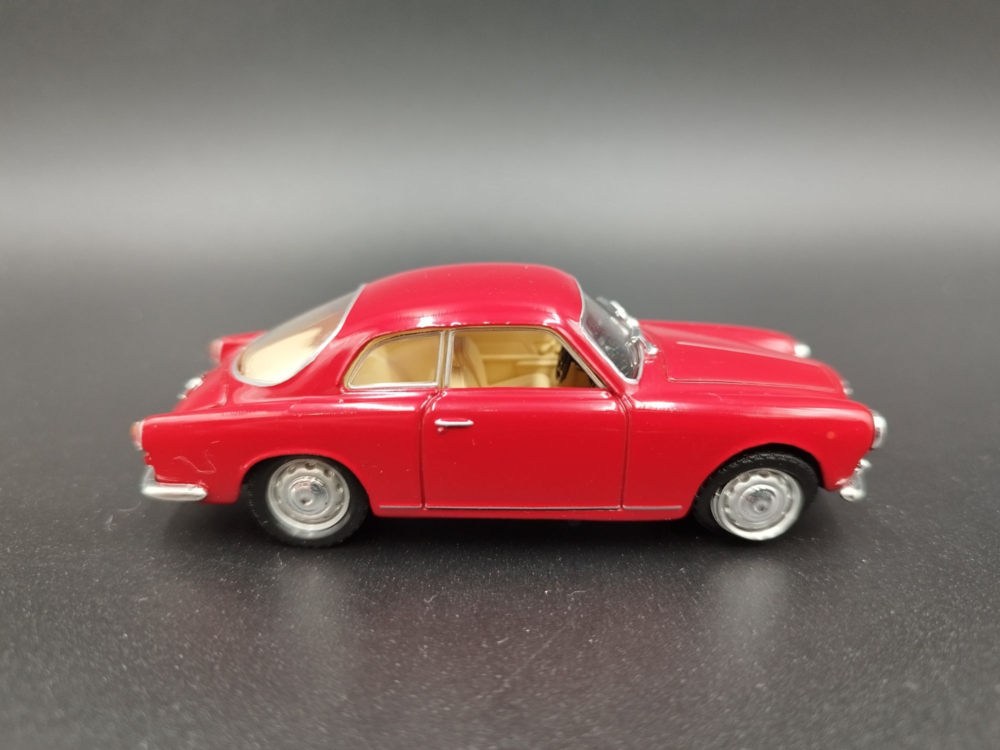 1:43 Solido 1957 Alfa Romeo Guilietta model nowy