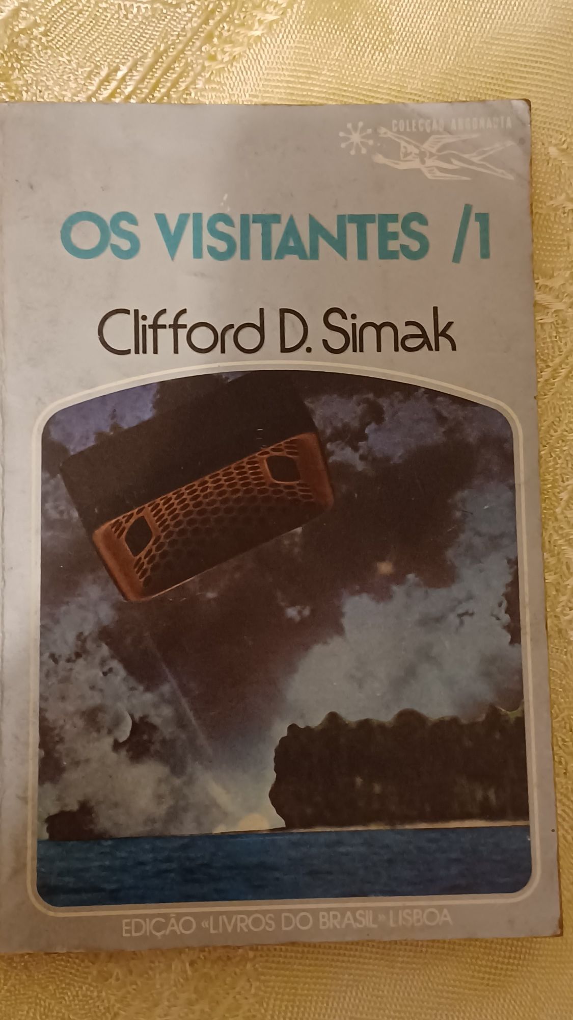 Livro "Os Visitantes" Volume 1, de Clifford D. Simak