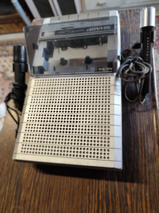 Gravador leitor de cassetes Sharp Clássico