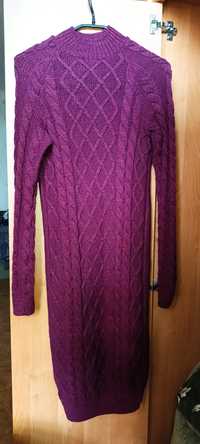 Платье  вязаное, на девушек 42-44 размер