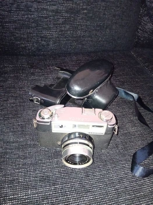 Câmera Fotográfica YASHICA, modelo Yashinon