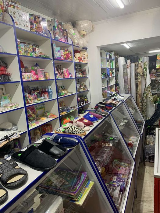 Магазин в селі Слобода Комарівці.